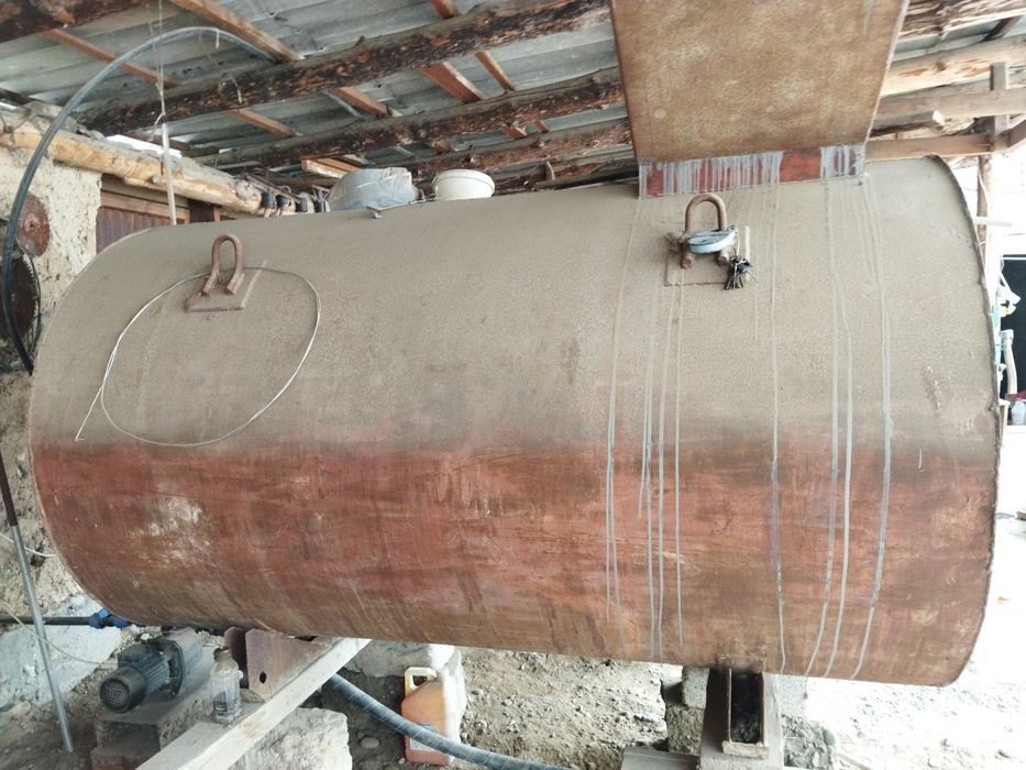 Продам цистерну 3 тонны