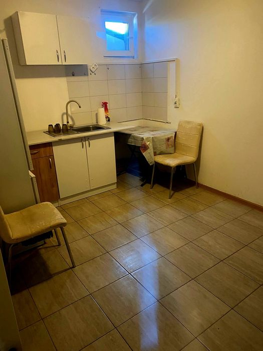 Închiriez garsoniera