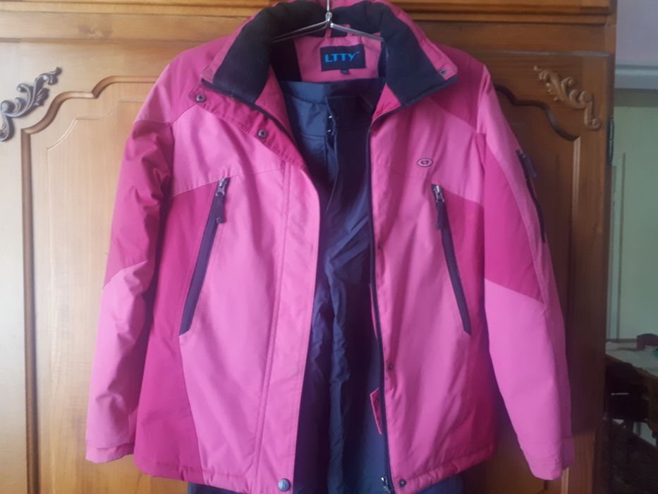 Продаеться женский спортивный  кастюм горнолыжный , производства Пекин