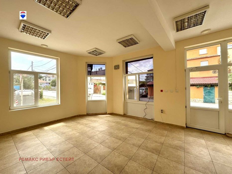 Търговски обект/ магазин под наем Кооперативен пазар, гр. Русе