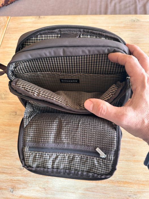 Мъжка чантичка на Dockers