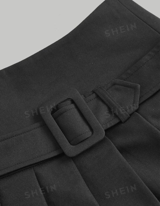 Дамска черна пола плисе с колан