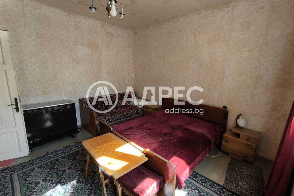 Продава се къща в кв. "Варош"