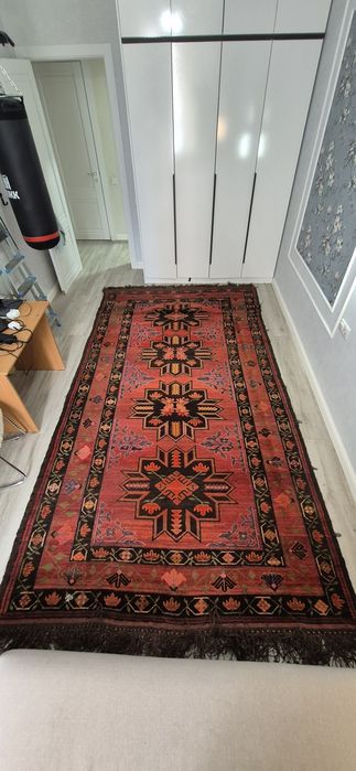 Қолдан тігілген қазақша кілем
