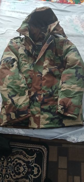 Камуфляж бушлат-шим сотилади. Продаётся комплект камуфляж бушлат-брюки
