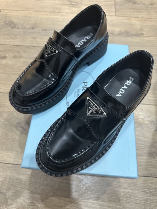 Продам лоферы женские