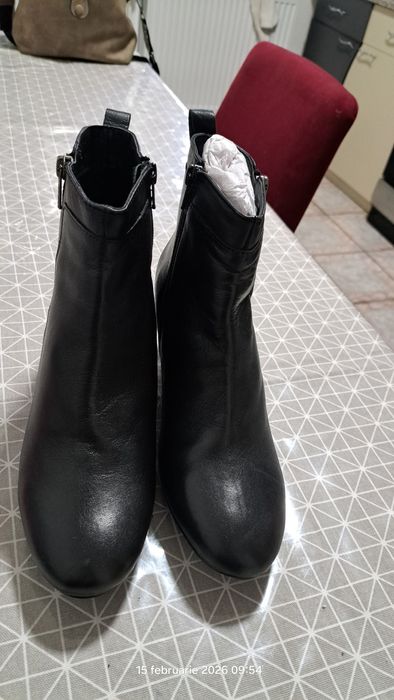Cizme din piele , noi design italian , cumpărate în Italia .
