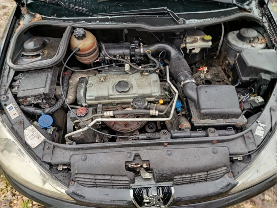 Продава се на Части Peugeot 206 1.4i