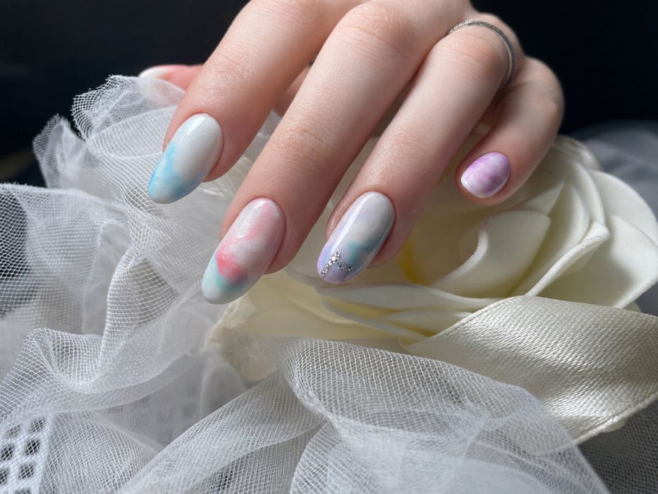 Realizez manichiura-pedichiura  gel și semi