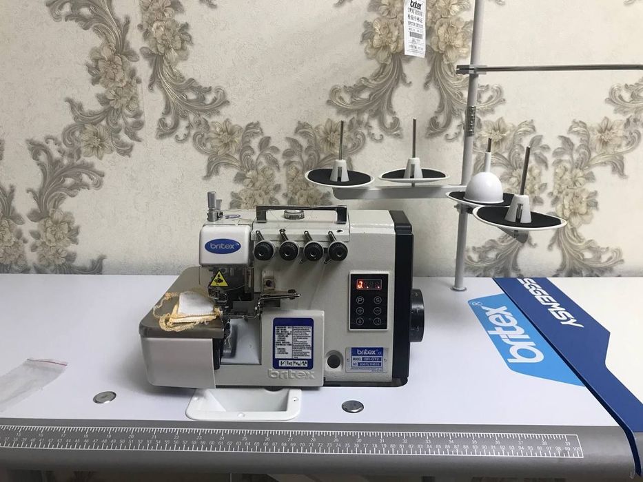 Продаётся швейная машинка и оверлок.