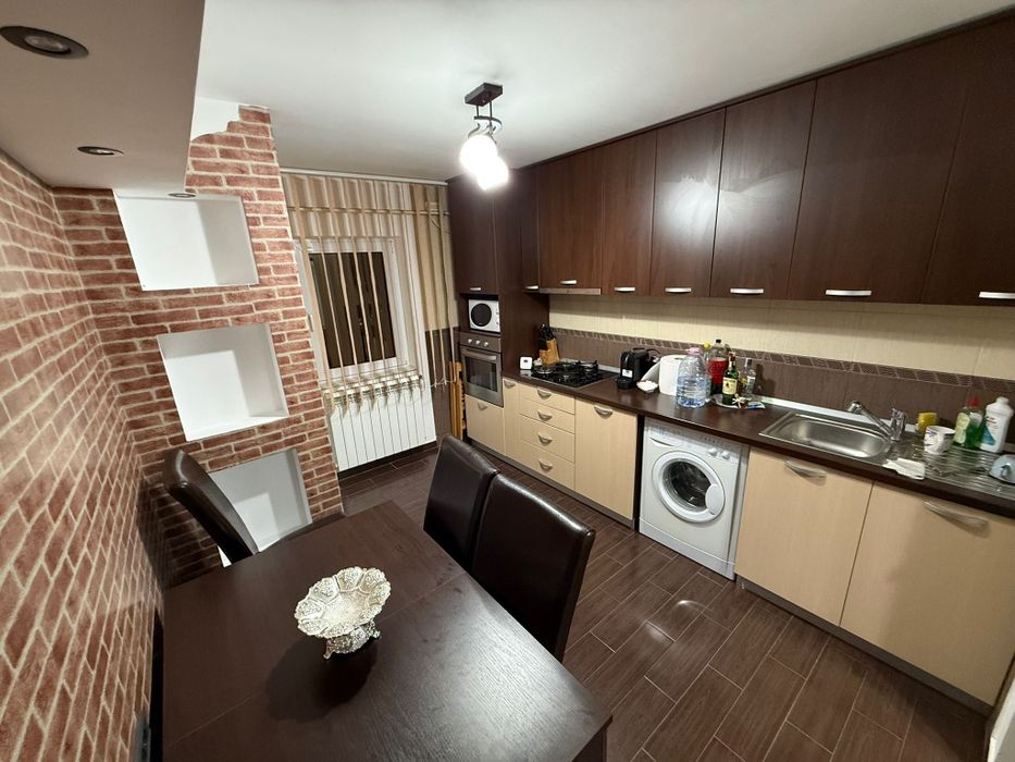 Apartament cu 3 camere decomandat