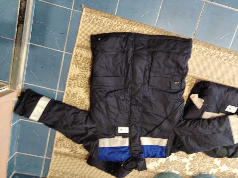 Продам спец - одежду.