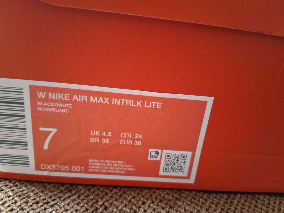 Оригинални дамски черни маратонки с бяло лого : Nike Air Max INTRLK Lite DX3705-001 - Чисто нови, размер 38-90€