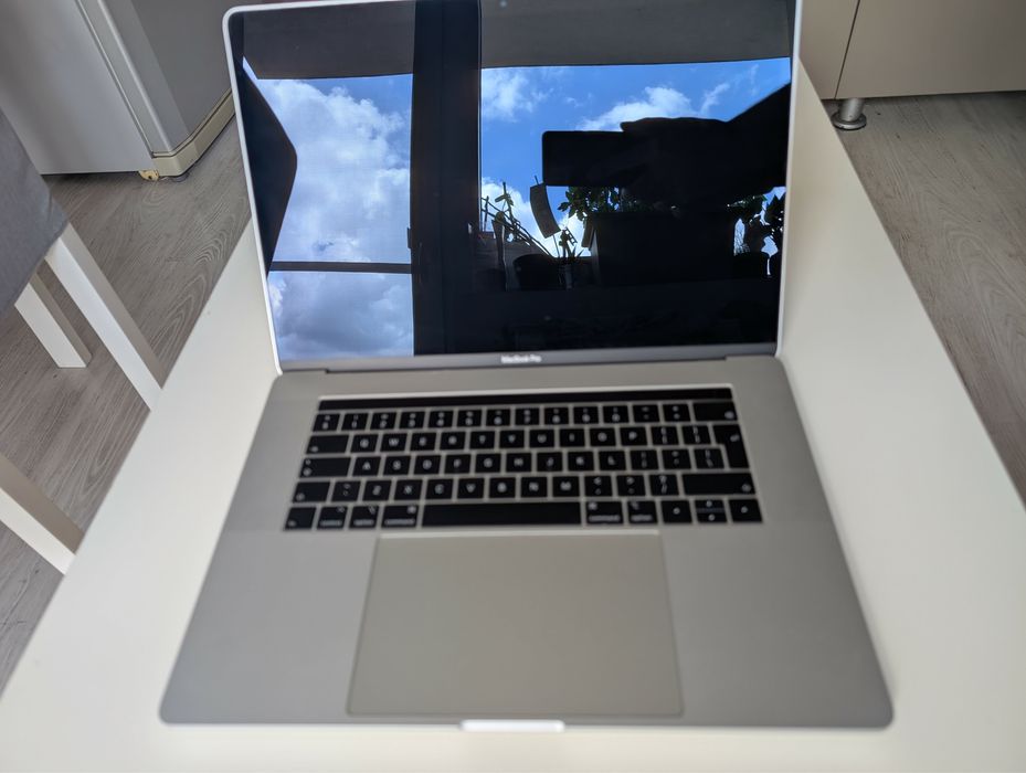 macbook pro 15 2019 • Anunturi gratuite • OLX.ro