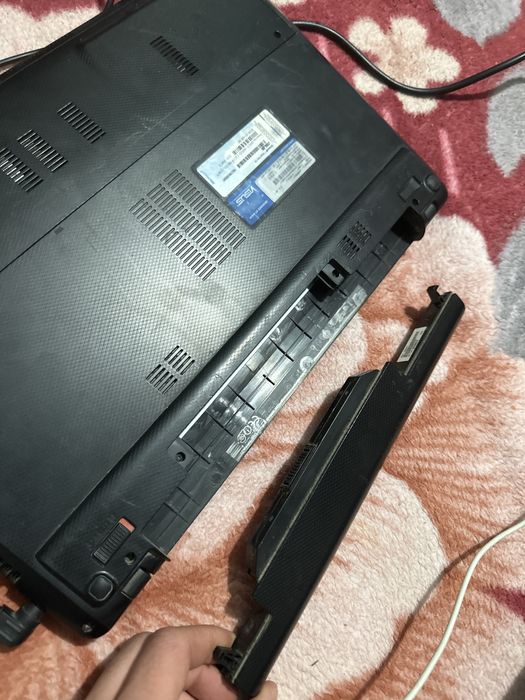 Leptop pentru piese sau si pentru folosință