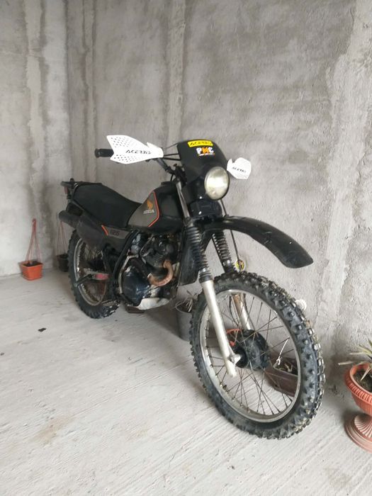 Vând cross de 125 Honda