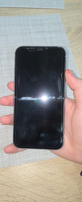 iPhone 11 128gb battery health 79%