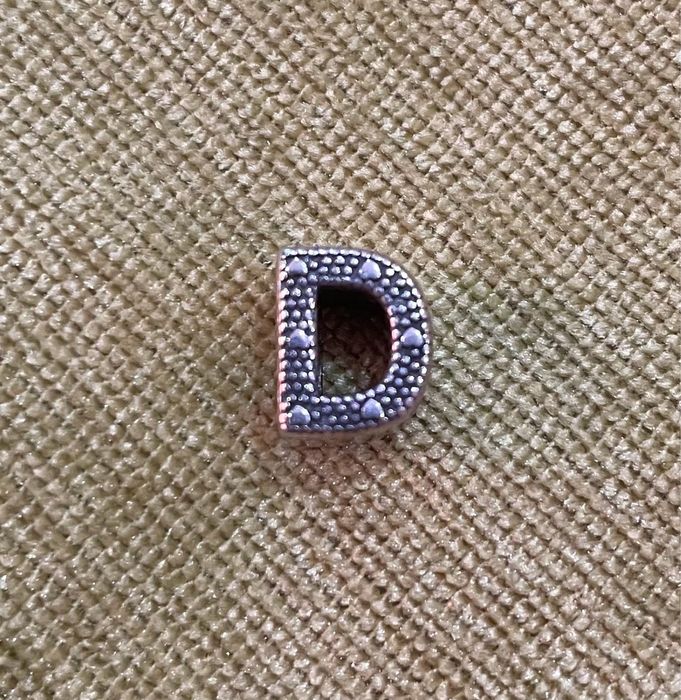 Pandora шарм кулон буква Д , буква D