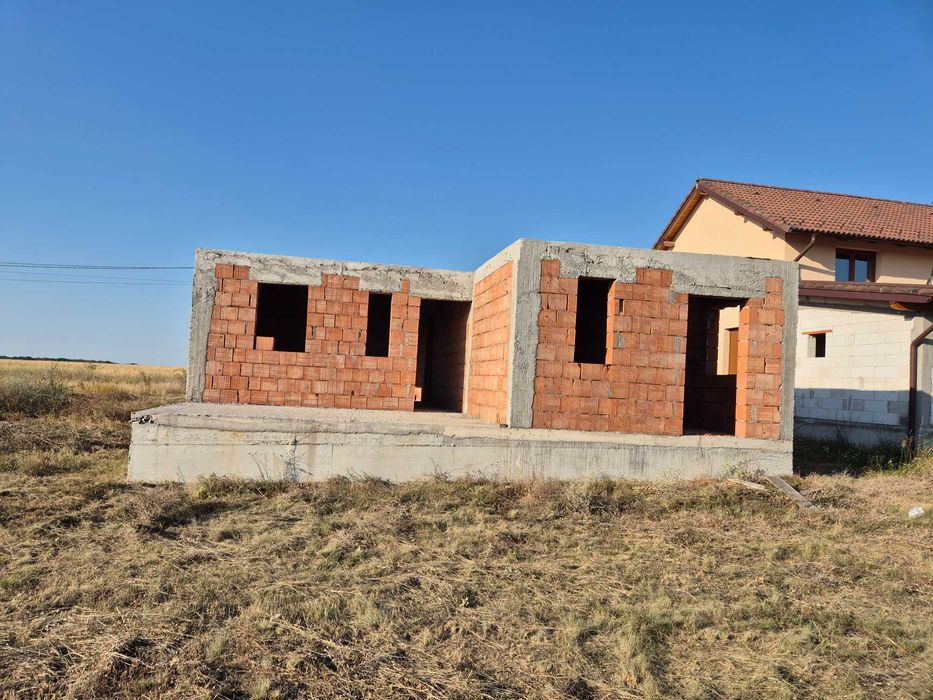 Casă la roșu de vânzare Aluniș, județul Arad Cartier Nou
