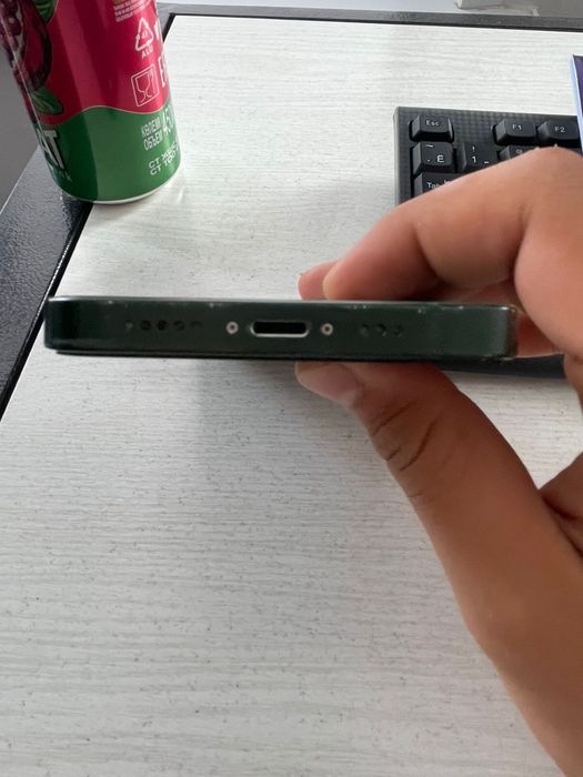 Продам Iphone 13