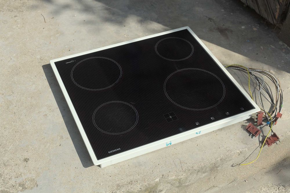 Керамичен котлон за вграждане Simens - 6200 W, запазен