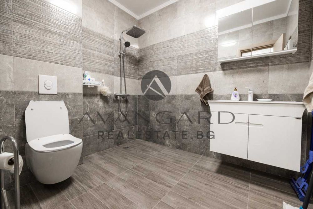 Продава се Тристаен апартамент в Пловдив, Кючук Париж - 133 кв.м за 832 €/кв.м - Снимка #9