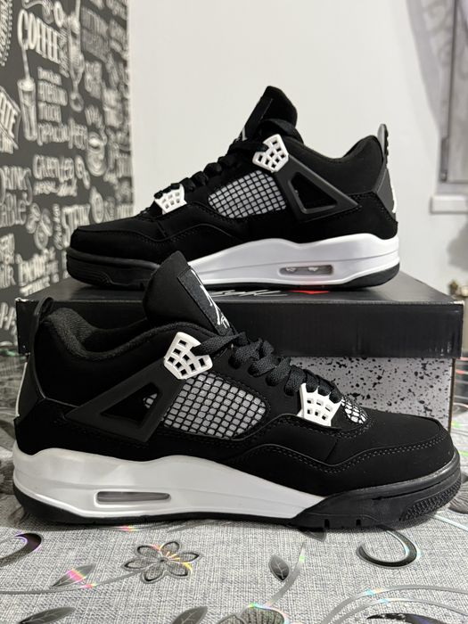 *LIVRARE GRATUITA* Jordan 4 Retro White Thunder !Verificare Colet!