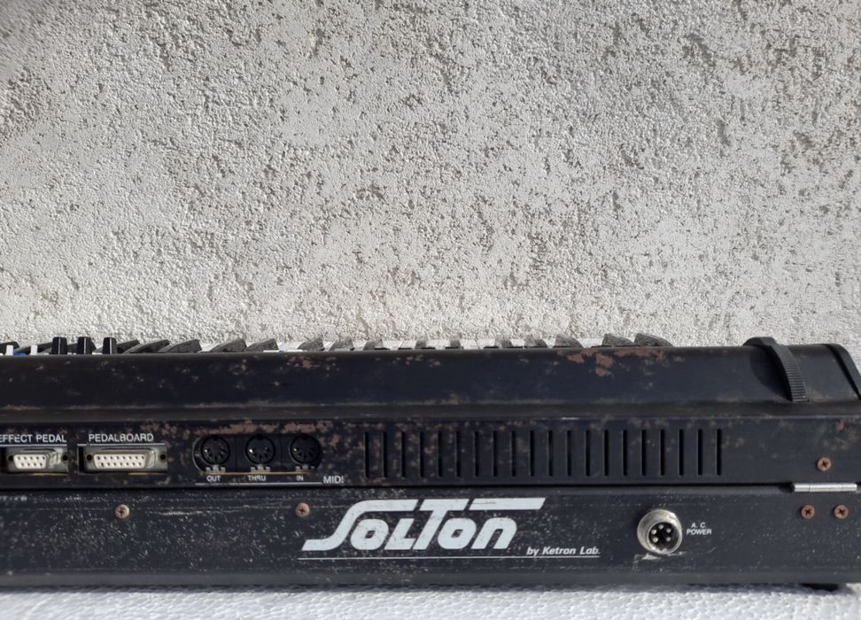 sintetizator  / clapa  Solton TS4K ( DEFECT )
