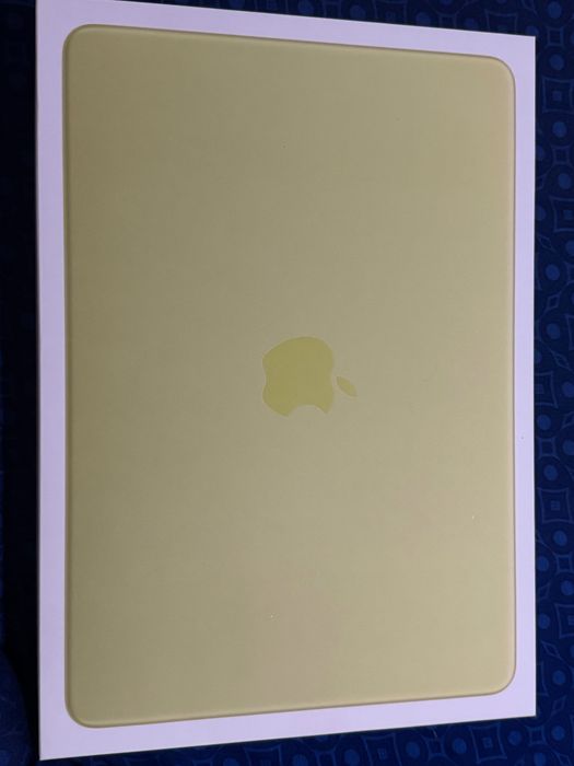 Apple MacBook 13 NEO