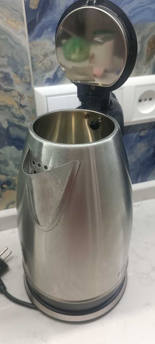 Yeni kullanılmamış kettl metal ve siyah  renkte kaliteli bı ürün