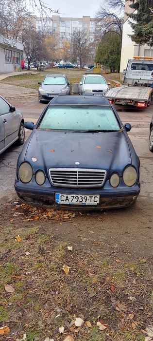 Продавам части за мерцедес CLK 200 kompressor.