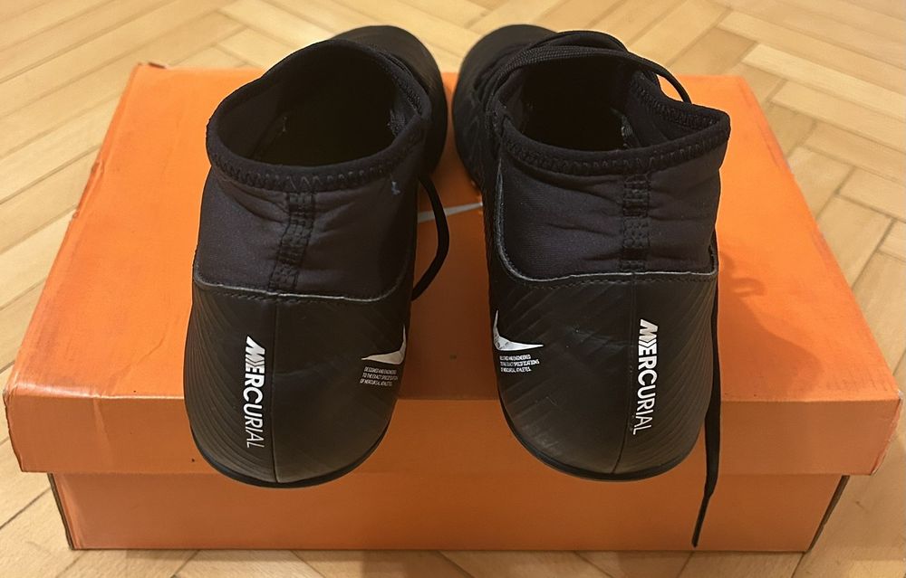 Продавам Запазени Футболни обувки Nike Mercurial