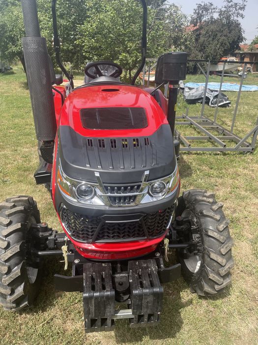 Трактора вече е регистриран ,  нов . ГО, ГТП, 25 к.с.  4х4 ,фреза