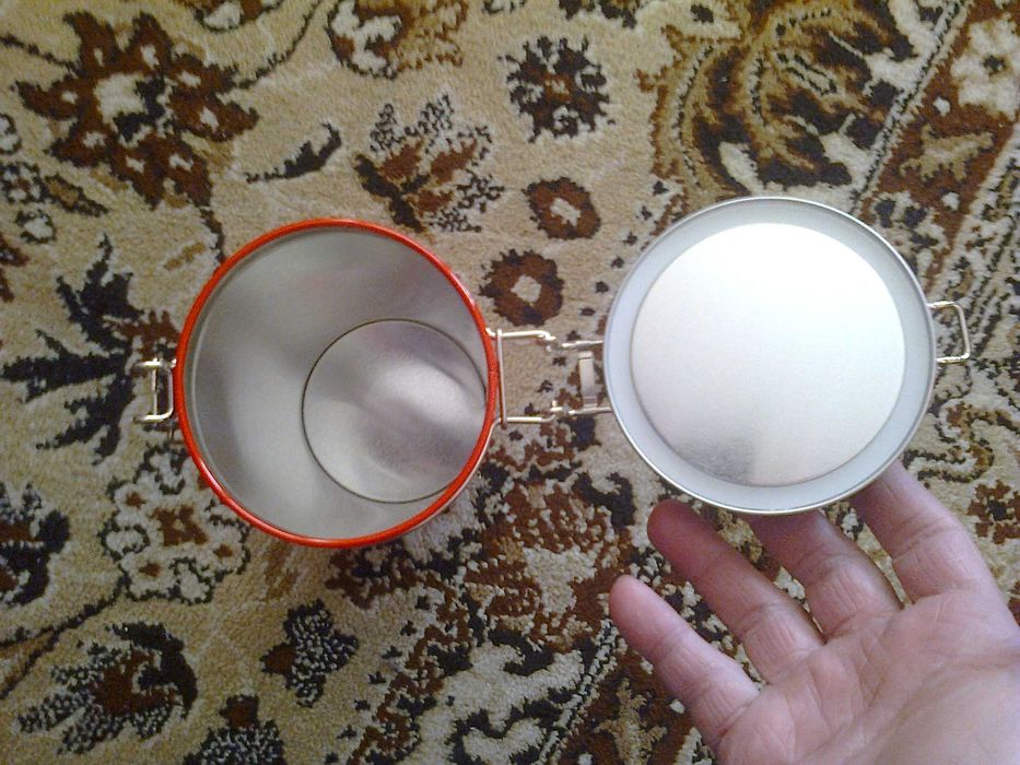 камионче играчка /метална кутия с закопчалка