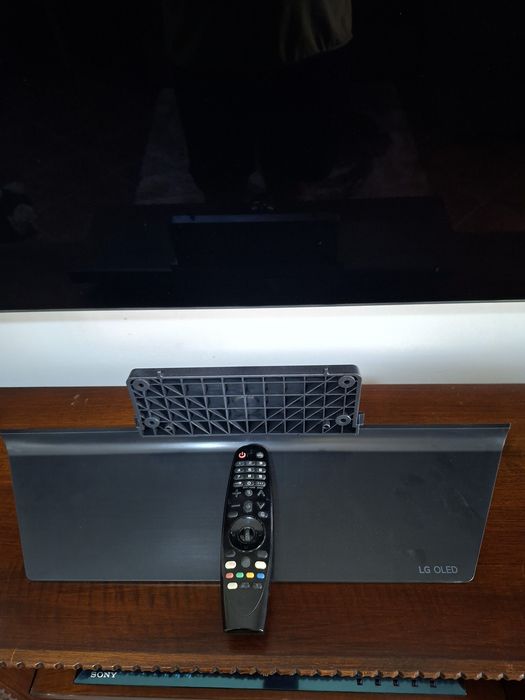 Tv Lg Oled seria Bx diagonala 164 cm, il detin de aproximativ 4 ani merge impecabil fara retentie  de imagine si  nici cel mai mic semn de Burn In .