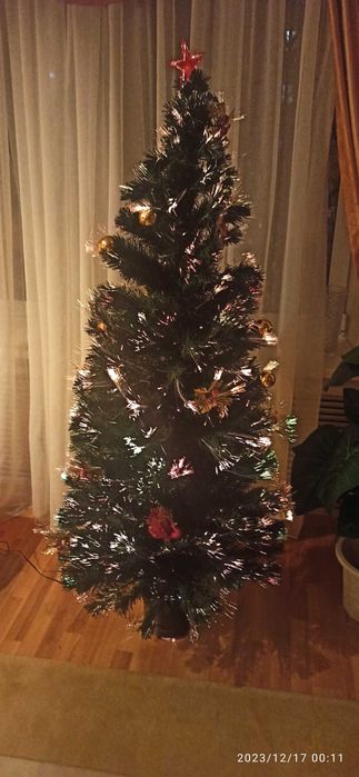 Ёлка красивая                                            .