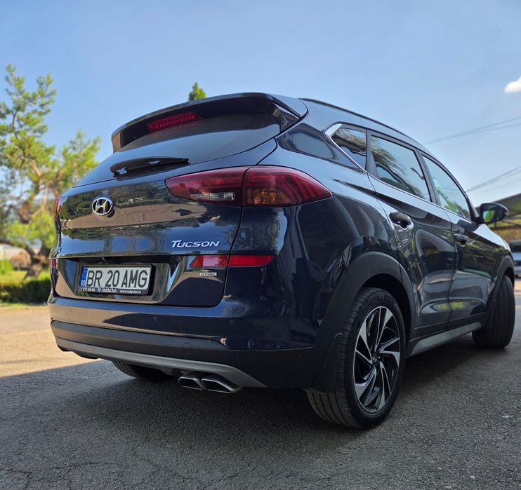 vând HYUNDAI tucson