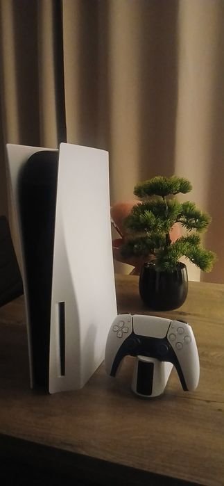 Consola playstation 5 cu 2 manete