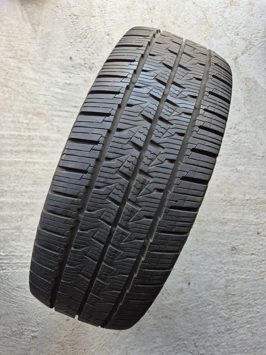 O bucată 235/65 R16C M+S iarnă - una Michelin Continental Hankook