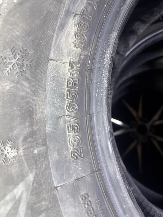 Шины  235/65/17  шиповный