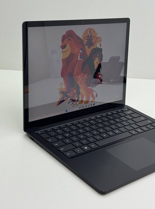 Microsoft Surface 4 — i5 1145G / 512GB NVME M2 SSD / 16GB LPDDR4X 4267