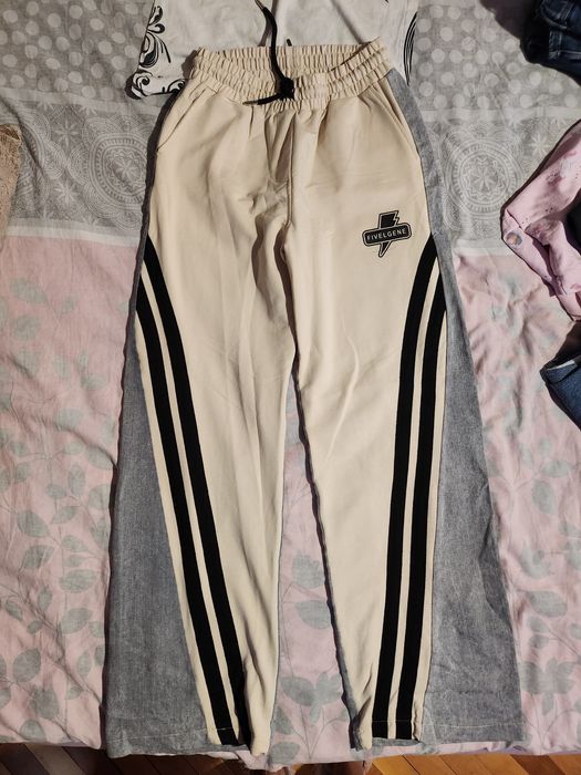 Дамски спортни дънки