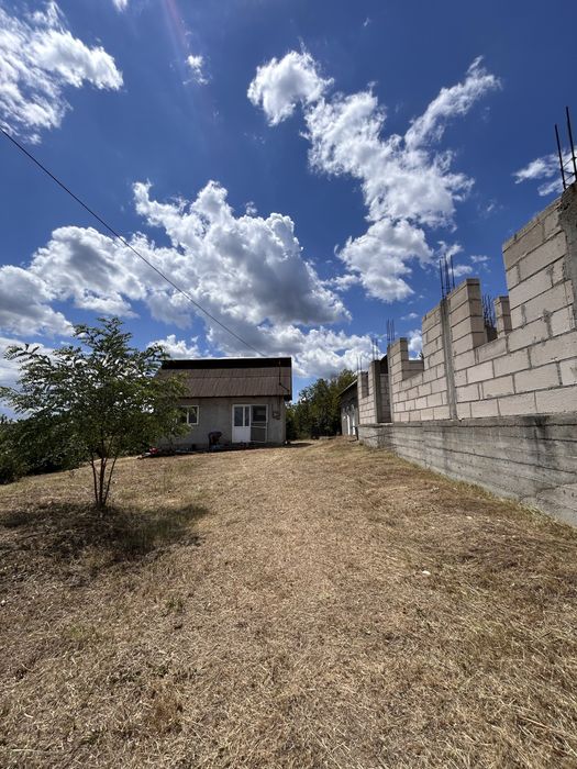 Casa si teren de vanzare