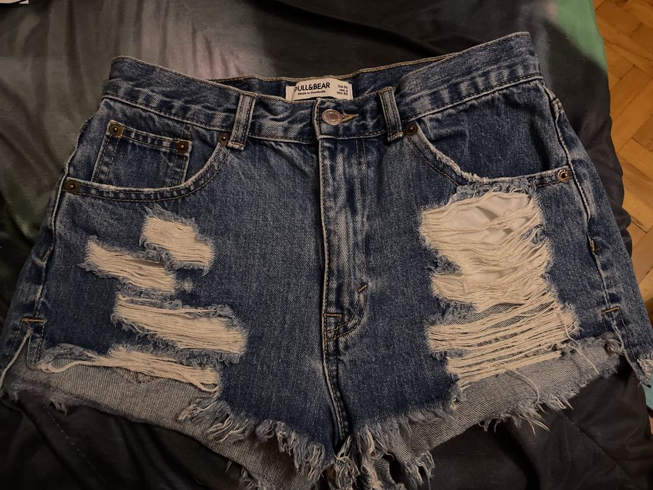Къси дънкови панталонки на марката Pull Bear