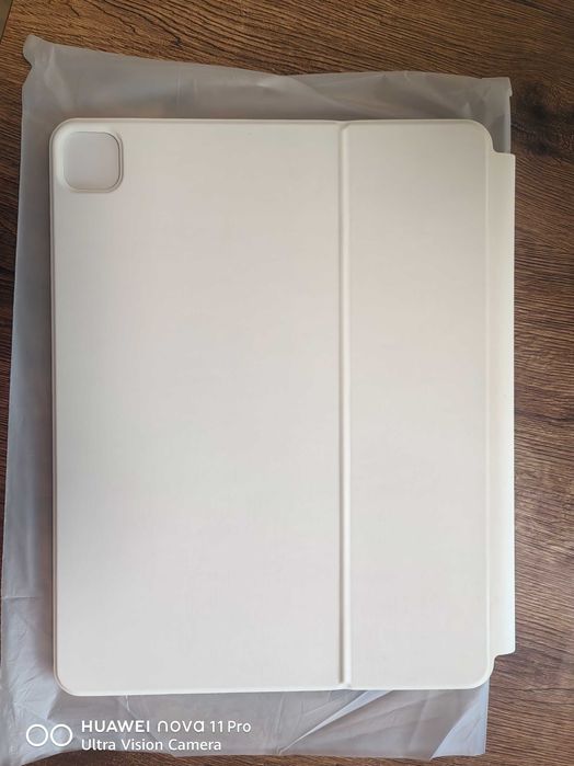 Чехол-клавиатура на iPad 13