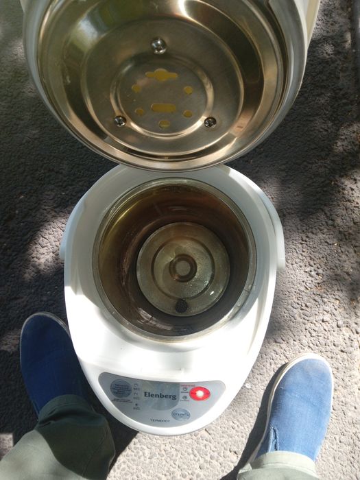 Продам термопот Elenberg на запчасти