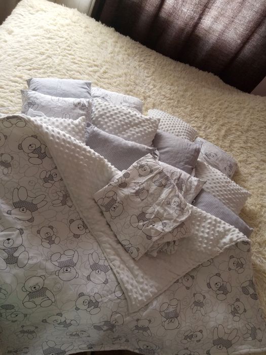 Продам постельный набор в кроватку малыша