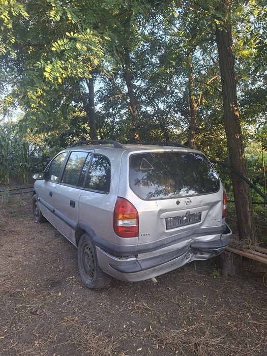 Vând piese Zafira A 2001