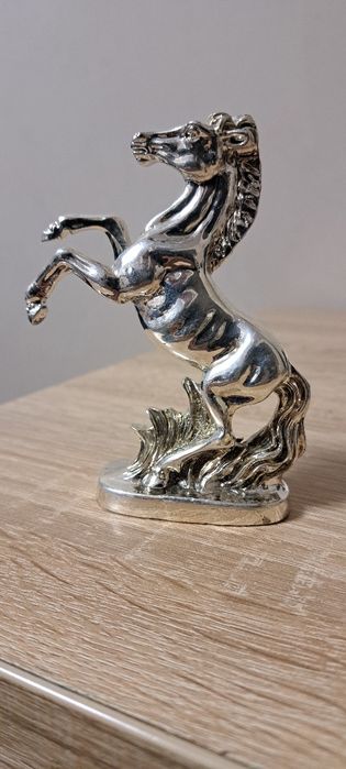 Cal Argintiu .e suflat cu Ag