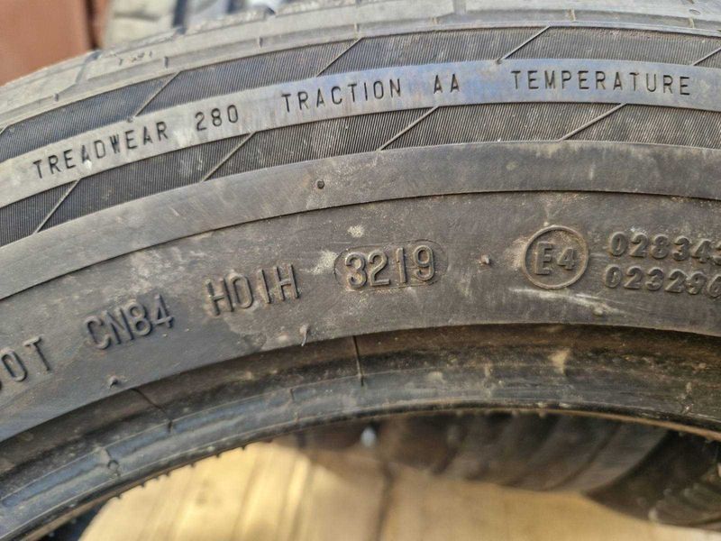 4 Continental R19 235/50
летни гуми 
DOT3219